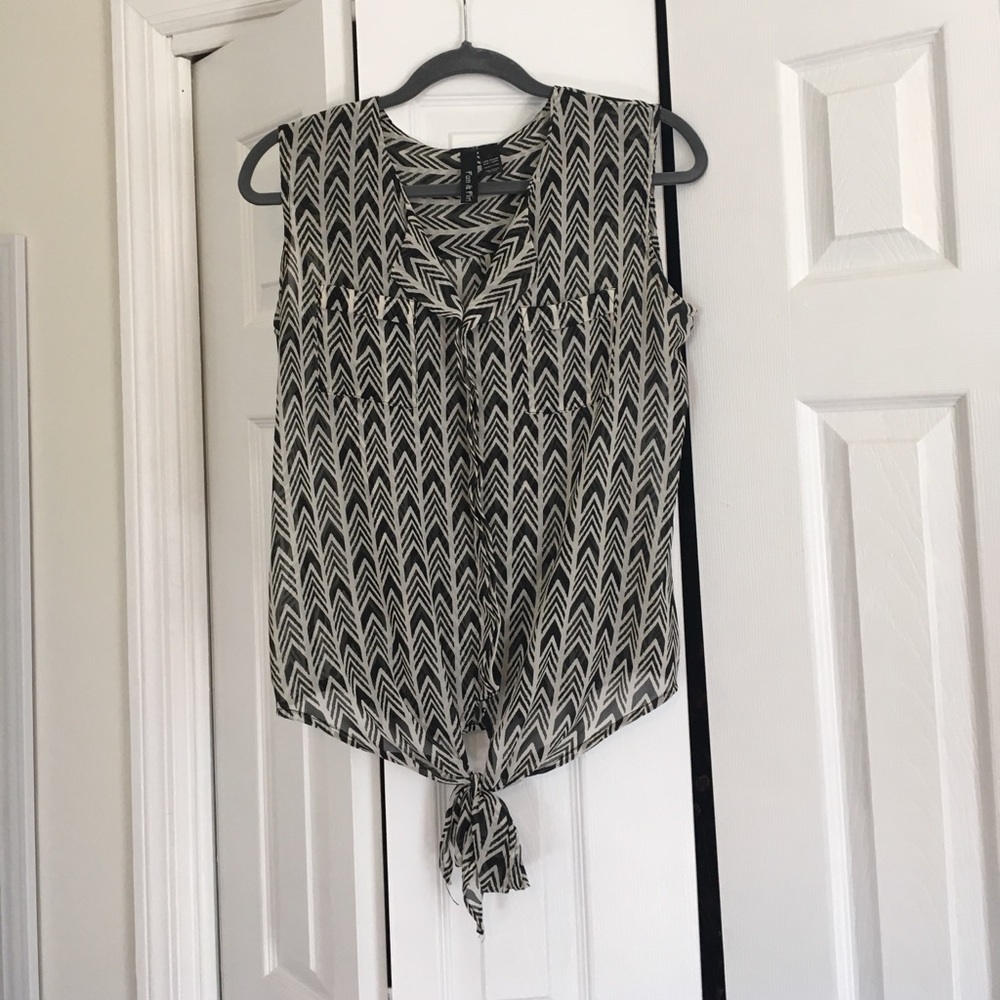 Bottom tie black and white sleeveless